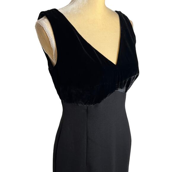 L.K. Bennett Black V-Neck Velvet Dress LBD NEW NWT Size US 6 C2-23 - Picture 3 of 10